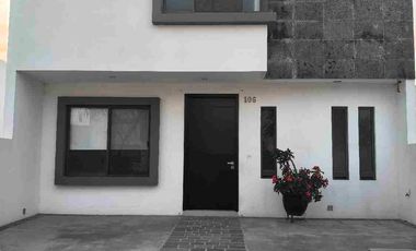 CASA EN RENTA CON 4 RECAMARAS Y AMPLIO JARDIN