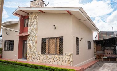 Casa en Venta, Sector Cuartel Cayambe, Ricaurte, Cuenca