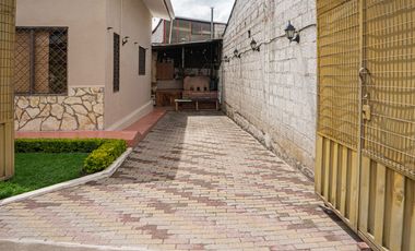 Casa en Venta, Sector Cuartel Cayambe, Ricaurte, Cuenca