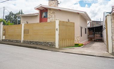 Casa en Venta, Sector Cuartel Cayambe, Ricaurte, Cuenca
