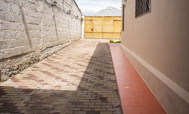 Casa en Venta, Sector Cuartel Cayambe, Ricaurte, Cuenca