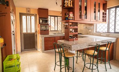 Casa en Venta, Sector Cuartel Cayambe, Ricaurte, Cuenca
