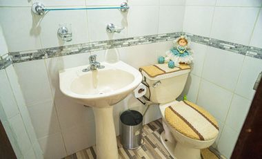 Casa en Venta, Sector Cuartel Cayambe, Ricaurte, Cuenca