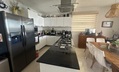 EN VENTA DEPARTAMENTO EN MAZATLAN DE 3 RECAMARAS A PIE DE PLAYA EN  CAMINO AL MAR (EQUIPADO) Y TRES BALCONES