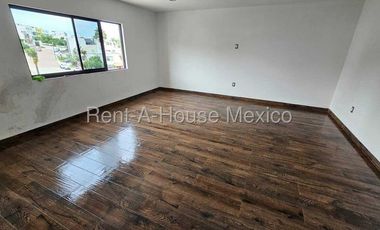 Casa en venta Cumbres del Cimatario 4 habitaciones FVR