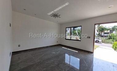 Casa en venta Cumbres del Cimatario 4 habitaciones FVR