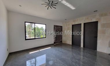 Casa en venta Cumbres del Cimatario 4 habitaciones FVR
