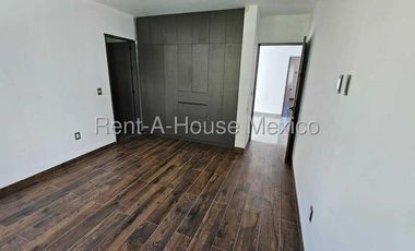 Casa en venta Cumbres del Cimatario 4 habitaciones FVR