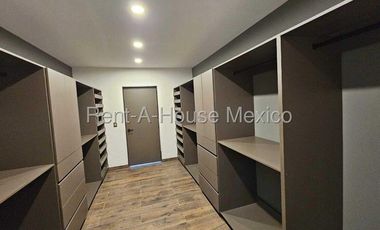 Casa en venta Cumbres del Cimatario 4 habitaciones FVR