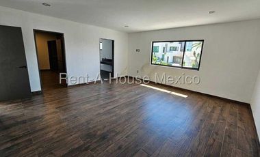 Casa en venta Cumbres del Cimatario 4 habitaciones FVR