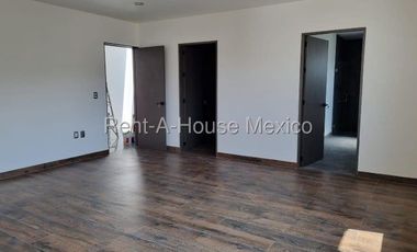 Casa en venta Cumbres del Cimatario 4 habitaciones FVR