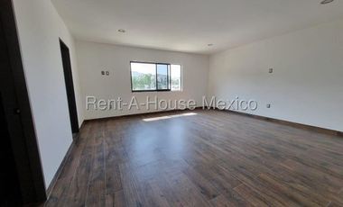 Casa en venta Cumbres del Cimatario 4 habitaciones FVR