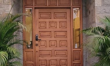 En venta amplia casa de una planta frente al parque en Rio Grande, via a Samborondon