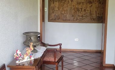 En venta amplia casa de una planta frente al parque en Rio Grande, via a Samborondon