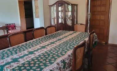 En venta amplia casa de una planta frente al parque en Rio Grande, via a Samborondon