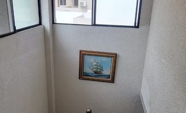 En venta amplia casa de una planta frente al parque en Rio Grande, via a Samborondon
