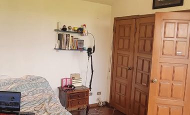En venta amplia casa de una planta frente al parque en Rio Grande, via a Samborondon