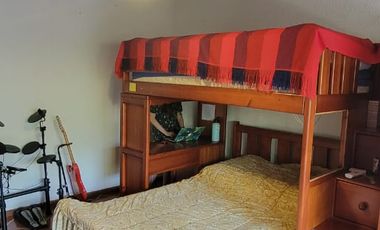 En venta amplia casa de una planta frente al parque en Rio Grande, via a Samborondon