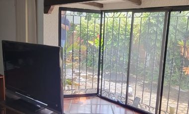 En venta amplia casa de una planta frente al parque en Rio Grande, via a Samborondon
