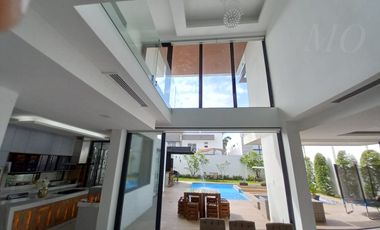 En venta lujosa y moderna casa en Isla del Rio, Mocoli, via a Samborondon