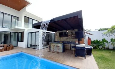 En venta lujosa y moderna casa en Isla del Rio, Mocoli, via a Samborondon