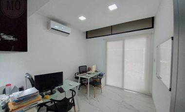 En venta lujosa y moderna casa en Isla del Rio, Mocoli, via a Samborondon