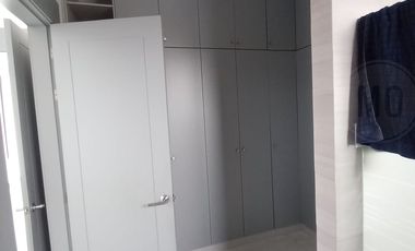 En venta lujosa y moderna casa en Isla del Rio, Mocoli, via a Samborondon
