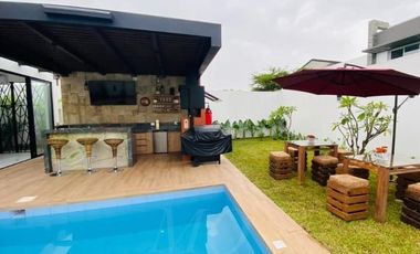 En venta lujosa y moderna casa en Isla del Rio, Mocoli, via a Samborondon