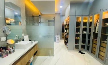 En venta lujosa y moderna casa en Isla del Rio, Mocoli, via a Samborondon