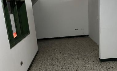 SE RENTA LOCAL EN CENTRO DE RIONEGRO,EDIFICIO MILAN