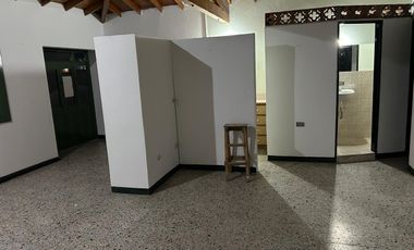 SE RENTA LOCAL EN CENTRO DE RIONEGRO,EDIFICIO MILAN