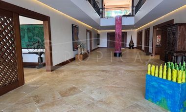 ¡Casa en la laguna del prestigioso Residencial Isla Dorada!