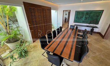 ¡Casa en la laguna del prestigioso Residencial Isla Dorada!