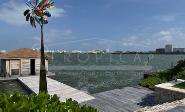 ¡Casa en la laguna del prestigioso Residencial Isla Dorada!