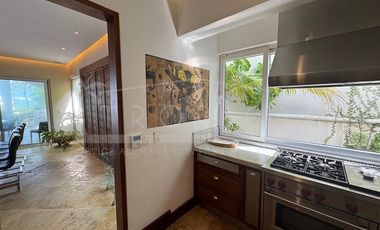 ¡Casa en la laguna del prestigioso Residencial Isla Dorada!