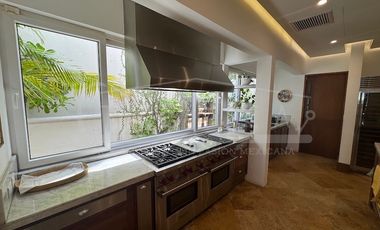 ¡Casa en la laguna del prestigioso Residencial Isla Dorada!