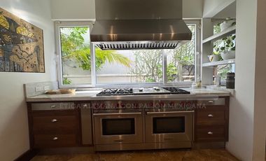 ¡Casa en la laguna del prestigioso Residencial Isla Dorada!