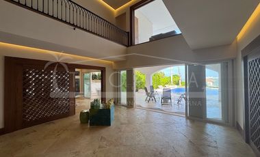 ¡Casa en la laguna del prestigioso Residencial Isla Dorada!