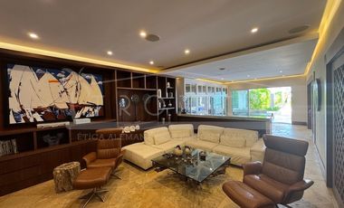 ¡Casa en la laguna del prestigioso Residencial Isla Dorada!