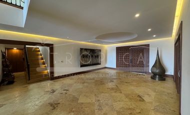 ¡Casa en la laguna del prestigioso Residencial Isla Dorada!
