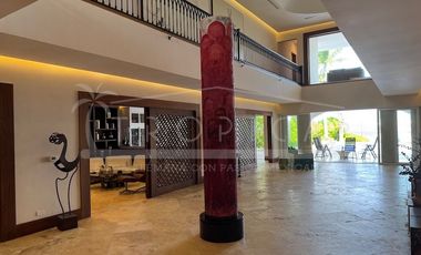 ¡Casa en la laguna del prestigioso Residencial Isla Dorada!