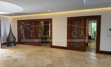 ¡Casa en la laguna del prestigioso Residencial Isla Dorada!