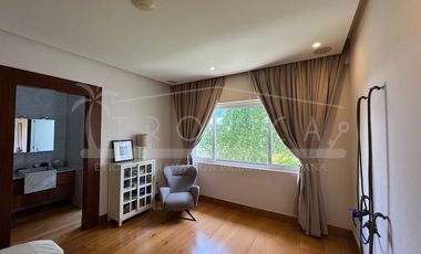 ¡Casa en la laguna del prestigioso Residencial Isla Dorada!