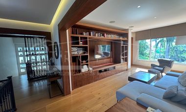 ¡Casa en la laguna del prestigioso Residencial Isla Dorada!