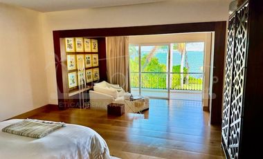 ¡Casa en la laguna del prestigioso Residencial Isla Dorada!