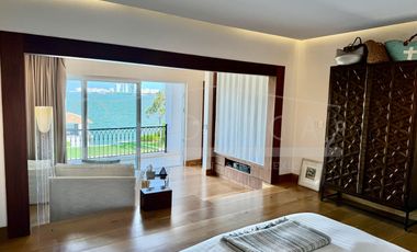 ¡Casa en la laguna del prestigioso Residencial Isla Dorada!