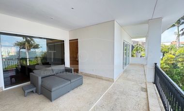 ¡Casa en la laguna del prestigioso Residencial Isla Dorada!