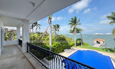 ¡Casa en la laguna del prestigioso Residencial Isla Dorada!