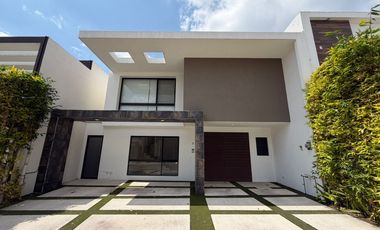 Casa en Renta en Lomas de Angelópolis II, Zona Azul