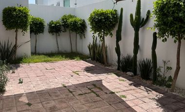 Casa en Renta en Lomas de Angelópolis II, Zona Azul